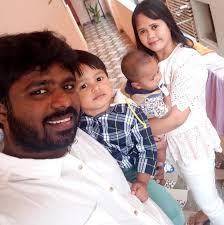 Ano mas magandang kasuotan ng mga kababaihan noon..1950's or 1970's? ctto