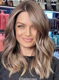 Candice Lloyd's Instagram, Twitter & Facebook