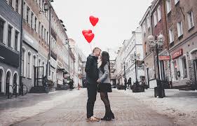 Love bombing is a seductive tactic, where a manipulative person tries to control another individual with bombs, brimming from day one. Warum Love Bombing Nur Ein Weiterer Fieser Dating Trend Ist Tres Click