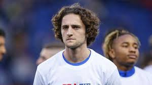 Véronique rabiot, mère et agent du joueur, a rajouté de l'huile sur le feu le 16 janvier sur la chaîne. Psg La Mere D Adrien Rabiot Met Deja Le Feu Au Barca