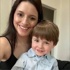 Cute salt dough ornament idea! Recipe: 2 cups all purpose flour, 1cup salt,  1 cup water. Mix it all together into a dough. Roll it out, and then trace  around your hand