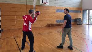 Henning fritz (born 21 september 1974 in magdeburg, east germany) is a retired german handball goalkeeper, current entrepreneur, book author and tv expert. Henning Fritz Handball Legende Spricht Uber Seinen Burn Out