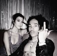 Black And White Best Friends In Movies Pin By Annissa B On Bestfriend Goals Best Friend Goals Poses Best Friends