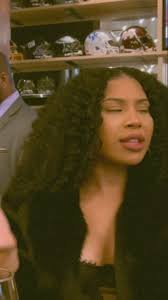 𝐇𝐚𝐩𝐩𝐲 𝟐𝟔𝐭𝐡 𝐭𝐨 𝐭𝐡𝐞 𝐐𝐮𝐞𝐞𝐧. 𝐁𝐞𝐚𝐮𝐭𝐢𝐟𝐮𝐥 𝐢𝐧𝐬𝐢𝐝𝐞  𝐚𝐧𝐝 𝐨𝐮𝐭