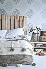 (la tenda è bianca e presa lateralmente). Pallet Mania Il Letto Fai Da Te Di Bancali Tuttoferramenta Blog