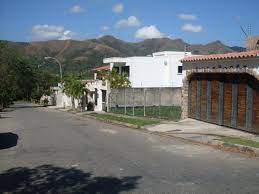 El bosque urbanización ubicada al noroeste de la ciudad de valencia, está encrustada al norte de la fila la guacamaya, en ella se encuentran casas y apartamentos de clase media alta y alta. Terreno En Venta En El Bosque Valencia Carabobo Bsf 380 200 000 Tev16419 Bienesonline