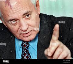 KRT WORLD NEWS STORY SLUGGED: USMEXICO-LAREDO KRT PHOTO BY TERRENCE ANTONIO  JAMES/CHICAGO TRIBUNE (June 27) Priscilla Cisneros joins others in  demonstrating in Laredo, Texas,