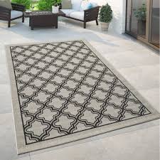 Typische marokkanische sitzecke in unterschiedlichen blautönen und weiß, weicher musterteppich. Outdoor Teppich Marokkanisches Design Teppichcenter24