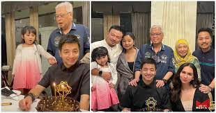 Jun 09, 2021 · defence minister ismail sabri yaakob said today that his son, malaysian singer gaddafi ismail sabri, will not be exempted from penalties if the singing competition he had appeared on was found to be in violation of lockdown regulations. Sambut Birthday Dafi Ke 32 Ismail Sabri Join Nyanyi Lagu Hari Jadi