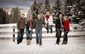 Ideas On What To Wear For Winter Family Photos Winter Family Photos Winter Family Photoshoot Winter Family Photography