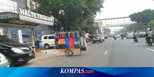 Kota bandung terkenal dengan slogan bandung bermartabat jadi enggak mecing banget kalo fenomena pelacur pria seperti ini di biarkan. Mendung Menggelayuti Jakarta Pedagang Jas Hujan Mulai Mangkal