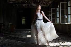 May 03, 2019 · solch ein hochzeitskleid lässt eine braut schön und sinnlich zusammen in einer traditionellen hochzeit lehenga als diese aussehen. Trash The Dress 50 Ausgefallene Ideen Tipps Inspirationen