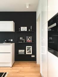 Unsere Neue Bilderwand In Der Kuche Mit Bilderleisten Passend Zur Wandfarbe Wandfarbe Kuche Schwarz Weiss Kuche Schwarz