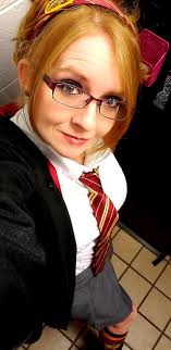 I've joined a group of dancing witches. I'm the only Hogwarts  representative. I'm the witch in the middle with the silly grin and  Gryffindor colors. ￼