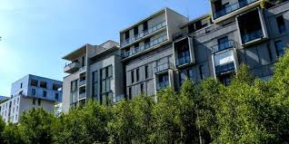 Il se trouve malheureusement des copropriétés et des syndics pour s'accommoder d'une application partielle, ou adaptée du règlement. Achat En Indivision Le Logement Peut Il Etre Saisi Si L Un Des Proprietaires Fait Defaut Capital Fr