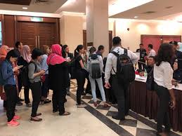 The need for a new palace, according to the then works minister samy vellu, has been pressing due to space constraints; Bernama Kompleks Mahkamah Jalan Duta Dikawal Ketat