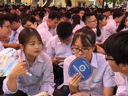Trường thpt chuyên ngoại ngữ (đại học ngoại ngữ, đại học quốc gia hà nội) cũng tổ chức kỳ thi tuyển sinh vào lớp 10 vào ngày 15/6 với khoảng 3.500 thí sinh dự thi. Bi Quyáº¿t Cá»§a Ngoi TrÆ°á»ng Thpt Co Tá»›i 238 Huy ChÆ°Æ¡ng Khu Vá»±c Va Quá»'c Táº¿