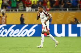 Após permanecer no Flamengo, Wallace Yan faz promessa a torcedor: "Dedicação sempre"