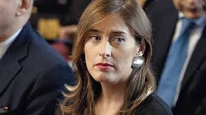 Daughter of pierluigi boschi, owner of the farm il palagio, member of dozens of agricultural and wine associations of the territory, provincial director of coldiretti, board member of. Maria Elena Boschi Il Premier Ora Dica Se Siamo Di Troppo Possiamo Lasciare La Stampa
