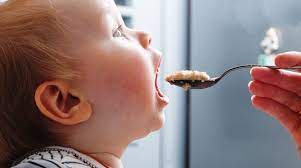 I consigli per educare i bambini al mangiare sano: Svezzamento 6 Mesi Cosa E Come Deve Mangiare Il Bebe