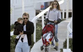 May 31, 2021 · conforme a própria mostrou nas redes sociais, não poderia ter sido mais bem recebida pelos filhos, nomeadamente a pequena alana martina e os gémeos, mateo e eva e ainda cristianinho. Filho De Santana Lopes Goncalo Casa Se Nova Gente