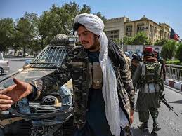 Aug 16, 2021 · taliban members are seen near hamid karzai international airport as thousands of afghans rush to flee the afghan capital of kabul, afghanistan, on august 16, 2021. Qz L6dyp4c9wmm