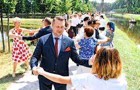 Do tego czasu był wojewodą lubelskim, nie pracował w żadnym resorcie. Posel Czarnek Nie Przebiera W Slowach I Za To Pis Go Ceni Polityka Pl
