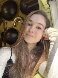 Kitty Weiss's Instagram, Twitter & Facebook