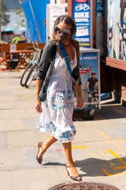 If you know someone in the entertainment industry that has gotten several awards for just one role, sarah. Sarah Jessica Parker Steps Out In The Ultimate Commuter Look Vogue