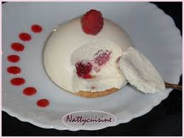 Dome Chocolat Blanc Framboise Le Blog De Nattycuisine Over Blog Com Dome Chocolat Chocolat Blanc Gateaux Et Desserts