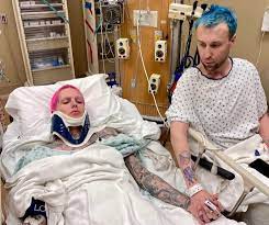 Taryn elise was surprised to learn that her jeffree star lipstick stayed on even after her face hit the airbag. Sa3nvzjjrrni4m