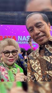 Ada yang LUCU waktu MAMI di marahin PASPAMPRES.. 😂kemarin pada saat Bunda  menyampaikan NARASI di depan Bapak PRESIDEN JOKOWI..🤭🤭, •, •, • , MAMI  nggak boleh Berdiri dan mengambil FOTO .. ( memang ...