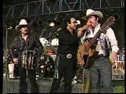 Separacion De Invasores Javier Rios Y Lalo Mora Youtube El cantante lalo mora, sr, una figura estelar de la musica regional mexicana, ha grabado algunos excelentes albumes de banda pero ha hecho del norteno y su acordeon su principal dedicacion. separacion de invasores javier rios y lalo mora