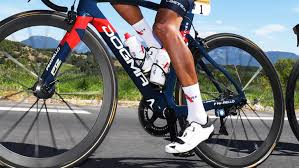 El ciclista colombiano egan bernal (24 años) conquistó este domingo (30.05.2021) el giro de italia, en su primera participación en la carrera rosa, dos años después de hacer nacido el 13 de enero de 1997, egan bernal comenzó en el ciclismo impulsado por su padre, él mismo un ciclista de ruta. Egan Bernal Shoes The Road Shoes Of The Tour De France Velonews Com 237 Chilometri Con 3 260 Metri Di Dislivello In 7 Ore E Mezza Spaziociclismo