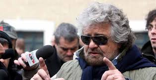 Adesso stiamo aspettando che beppe grillo esca per andare alla camera. Grillo Fa Il Gufo Con Montie Napolitano I Senatori A Vitanon Muoiono Mai Libero Quotidiano