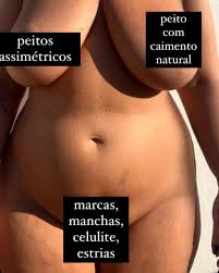 Letticia Muniz posa nua e mostra marcas: Um corpo bonito e real