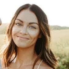 Taylor Hilbert's Instagram, Twitter & Facebook