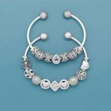 Das bedeutet für sie, wir führen die gesamte kollektion von pandora schmuck. 17 Pandora Armbander Mit Anhanger Ideen Pandora Armbander Pandora Armband Anhanger