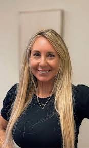 Lori Willis's Instagram, Twitter & Facebook