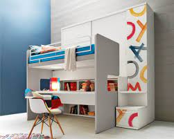 Incorporare la scrivania nel letto a castello è una buona soluzione, visto che la dimensione del letto, che misura circa 200 cm, è ottima per ospitare una capiente zona studio. Letti A Castello Con Scrivania Sotto Camerette Per Bambini