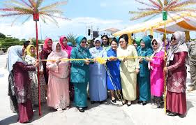 Dewi Ansar Buka Pameran dan Bazar Kuliner PKD Kepri