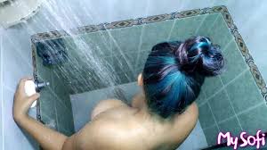 Espio a mi hermana lesbiana bañandose y masturbandose , me la follo,  (squirt y cumshot en las tetas)