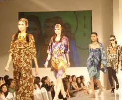 Pakaian casual sangat mendukung segala aktivitas yang sifatnya santai dan tidak formal. Etnik Kontemporer Okezone Lifestyle