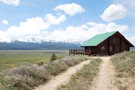 From hotels to motels to cozy cabins you will find warm hospitality and a great sense of pride wherever you stay. Sawtooth Vista Rentals