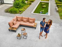 al klaar om lekker te loungen in de tuin in 2021 soho tafelbladen zijtafel