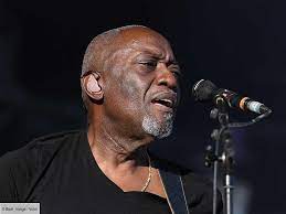 Kassav' (qui signifie «galette de manioc» en créole) a vu le jour en 1979 grâce aux membres fondateurs de ce collectif : Uozkuc0w7gewym
