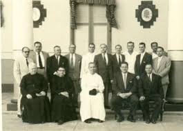 ⏳🙏🏼CABALLEROS CATOLICOS DE CUBA.⛪ Grupo nacional cuya idea surgió en Sagua La Grande por iniciativa del brillante sagüero Dr. Valentín Arenas Armiñán, el cual presidió la directiva inaugurada el día 25 de