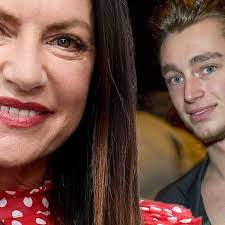 Christine neubauer lebt zwischen fasten und fressanfällen, stopft schokoriegel, kekse und gummibärchen für meinen sohn konnte ich endlich mich selbst und meine diätsucht zurückstellen. Christine Neubauer Versohnung Mit Ihrem Verlorenen Sohn Bunte De