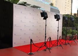 Sorgen sie dafür, dass sie und ihre gäste im rampenlicht stehen auf einem roten oder weißen teppichläufer. Backdrop System Mieten Matogo