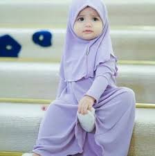 Busana anak muslim di era modern ini sangat berkembang dengan pesatnya. 10 Tips Memilih Busana Muslim Anak Perempuan Baik Dari Segi Model Bahan Hingga Jahitannya